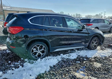 2018 BMW X1 xDrive28I z USA, uszkodzony, nr VIN WBXHT3C32J5K25173